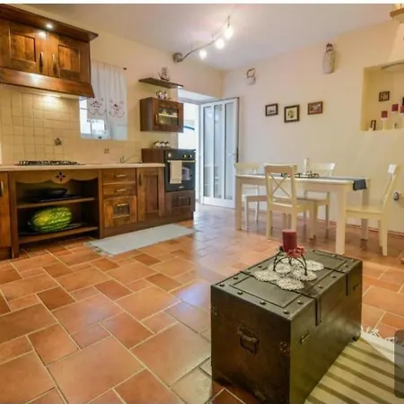 Holiday home Mali Dvori Diklo