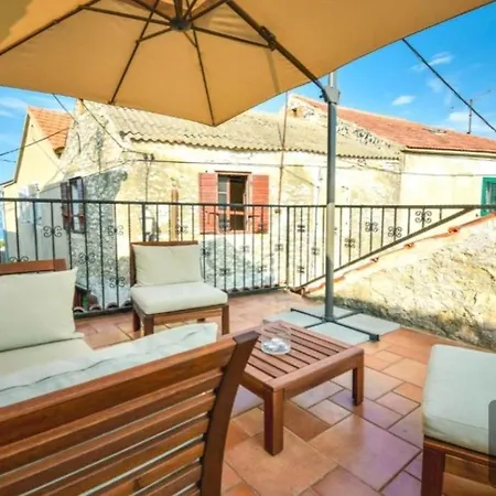 Mali Dvori Diklo Holiday home *