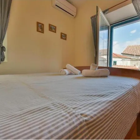 Holiday home Mali Dvori Diklo